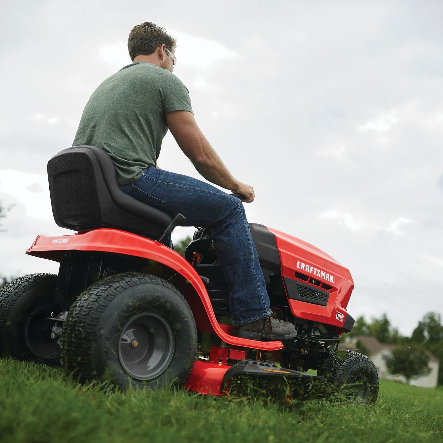 T110 17.5 HP Gas Lawn Tractor with 42-Inch Deck by CRAFTSMAN